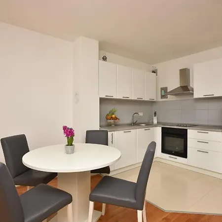 Apartment Anna A2+2 Makarska