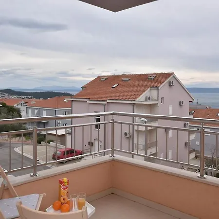 Anna A2+2 * Makarska