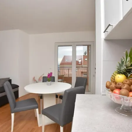 Apartment Anna A2+2 Makarska