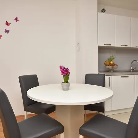 Anna A2+2 Apartment