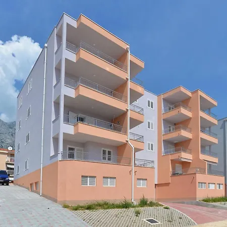 Anna A2+2 Apartment Makarska