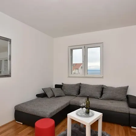 Apartman Anna A2+2 *